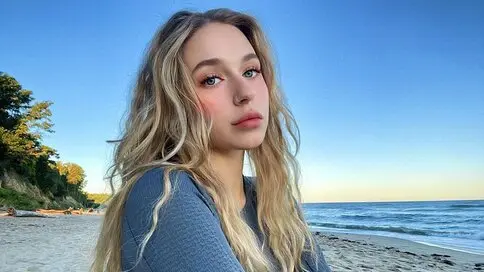 MiaKirshner's Webcam Videos