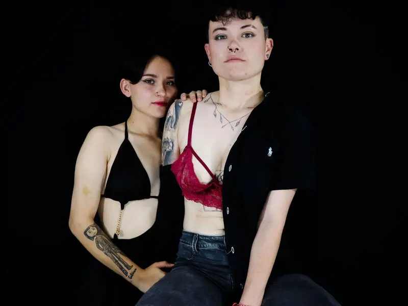 EmmilyAndCriis's Webcam Videos