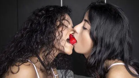 NadiaAndLyla's Webcam Videos