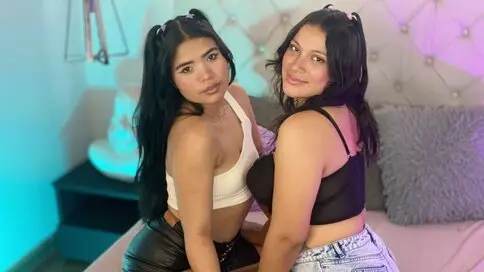 SophiaandMila's Webcam Videos